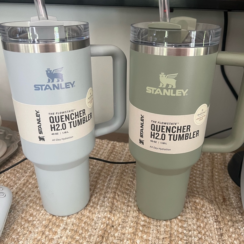 Hearth and hand Stanley Quencher H2.0 Tumblers in Light Gray and Olive